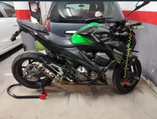 Kawasaki Z800 Naked Negra y Verde