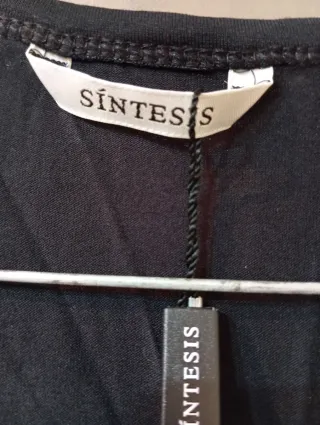 Top negro mujer Síntesis con flores