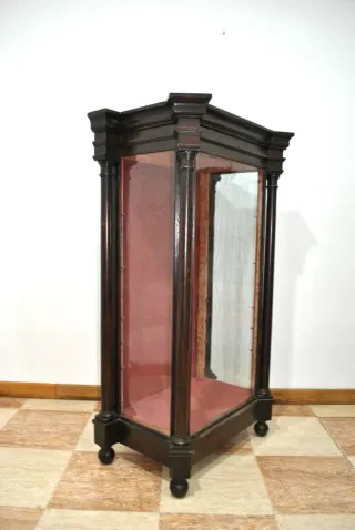 Antigua capilla hornacina de caoba