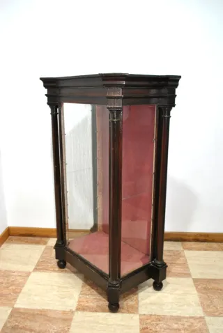 Antigua capilla hornacina de caoba