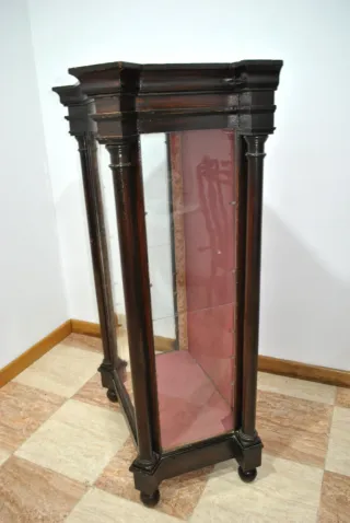 Antigua capilla hornacina de caoba