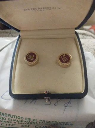 Gemelos Burberry Oro y Rojo