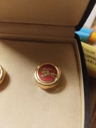 Gemelos Burberry Oro y Rojo