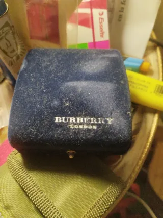 Gemelos Burberry Oro y Rojo