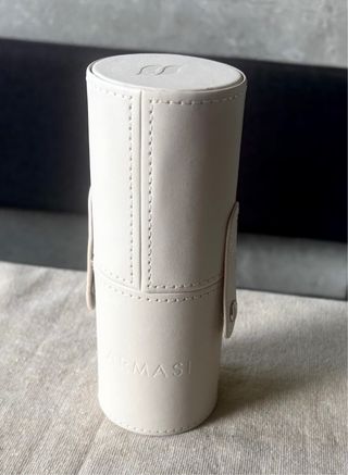 Estuche Viaje polipiel beige +  Set de 5 Brochas