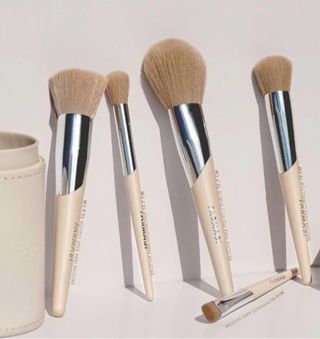 Estuche Viaje polipiel beige +  Set de 5 Brochas