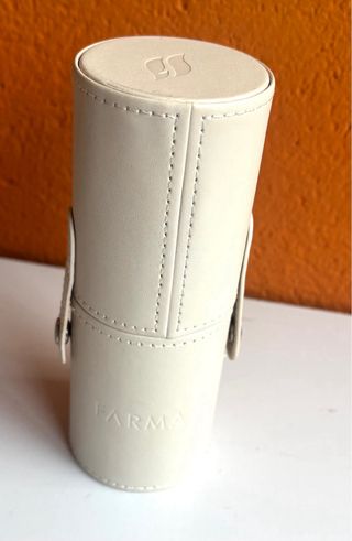 Estuche Viaje polipiel beige +  Set de 5 Brochas