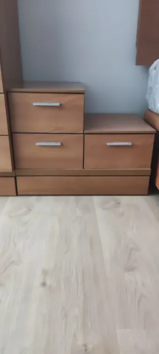 Habitación completa: Cama, mesitas y cómoda