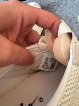 Zapatillas Nike Beige y Plata