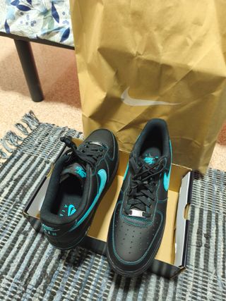 Nike Air Force 1 Negras y Turquesa