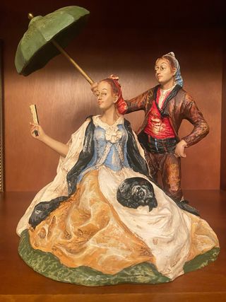 Figura decorativa pareja con sombrilla