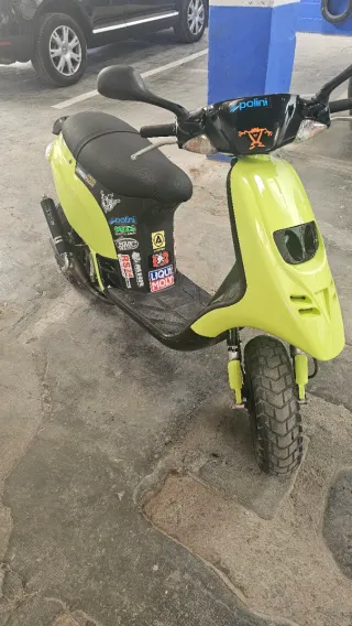 Piaggio Typhoon Scooter Amarillo