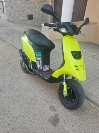 Piaggio Typhoon Scooter Amarillo