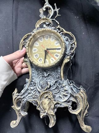 Reloj de mesa antiguo dorado y negro