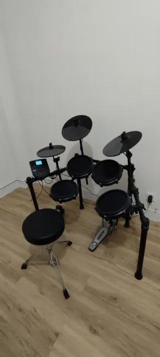 Batería Electrónica Alesis Nitro Mesh + Sillín