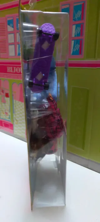 Barbie Made to Move "Skateboarder" #DVF70 (2017).