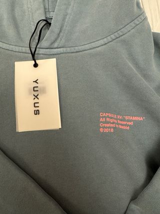 Sudadera YUXUS con capucha