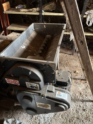 Despalilladora Inox 2.5CV con bomba+ Prensa