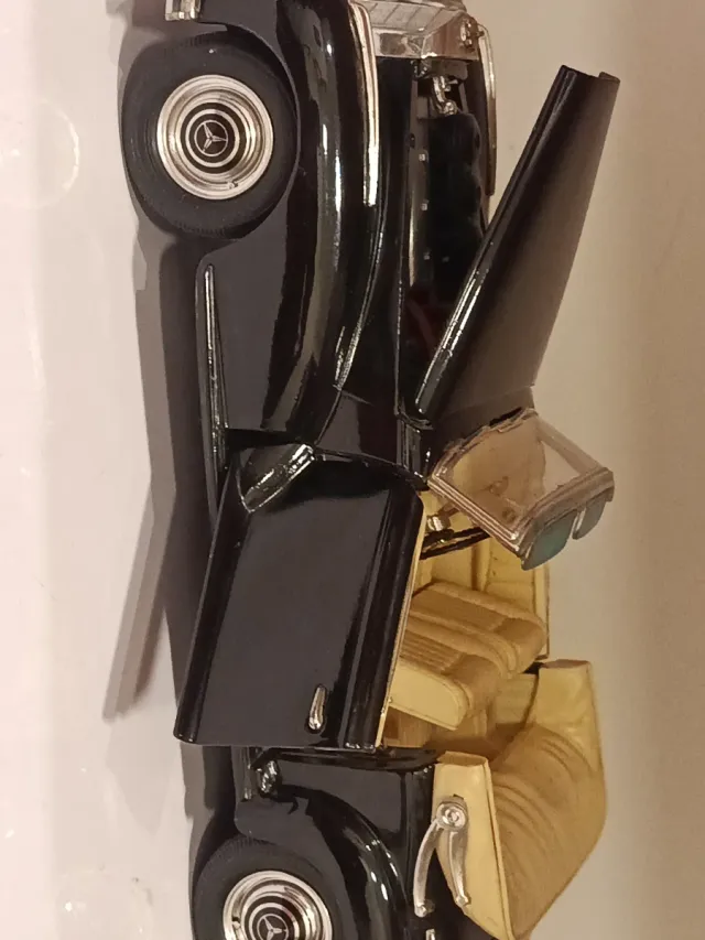 Mercedes 300 S Maisto 1:18