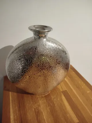 Jarrón decorativo plateado