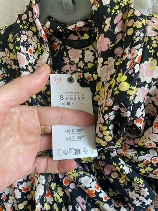 Vestido floral Zara negro multicolor