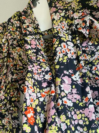 Vestido floral Zara negro multicolor