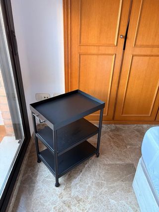 Mesa auxiliar metálica negra