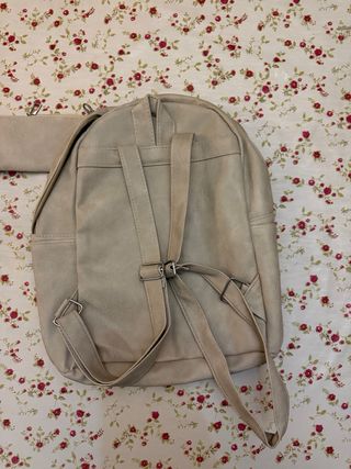 Mochila de cuero con estuche