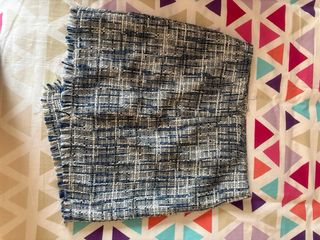 Falda de tweed gris y azul