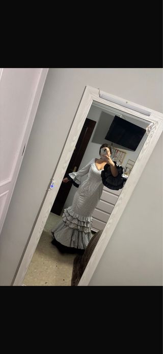 Traje de flamenca blanco y negro