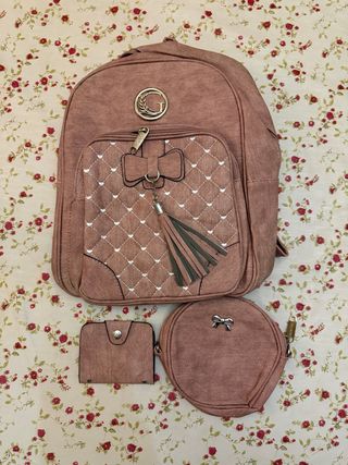 Mochila, bolso y monedero rosa