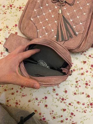 Mochila, bolso y monedero rosa