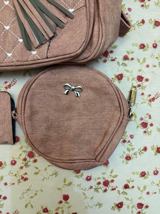 Mochila, bolso y monedero rosa