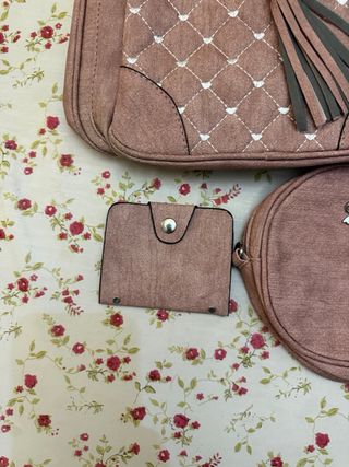 Mochila, bolso y monedero rosa