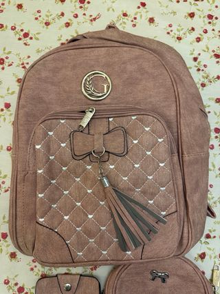 Mochila, bolso y monedero rosa