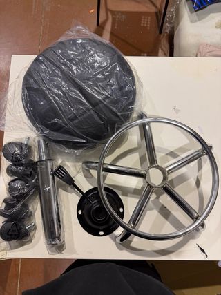 Taburete giratorio negro y plateado