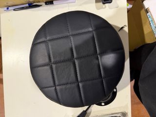 Taburete giratorio negro y plateado