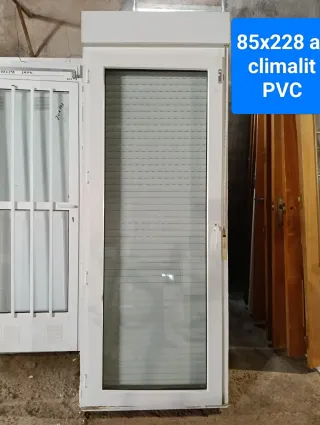 Puerta aluminio 85x228 climatit PVC