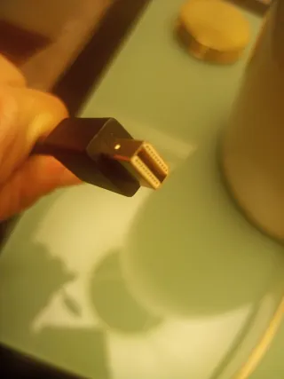 Adaptador HDMI a DVI.