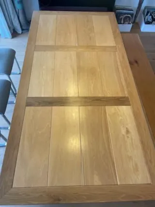 Mesa de comedor y banco de madera