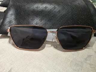 Gafas de Sol Guess Doradas y Negras