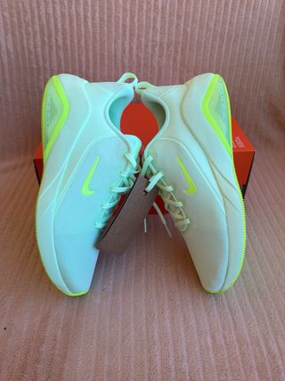 Zapatillas Nike Air Zoom Bella 7 ( 42 )