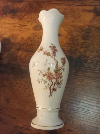 Juego de 3 jarrones y lámpara de aceite