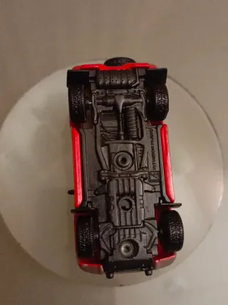 Coche de juguete rojo Evolution