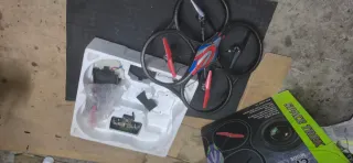 Dron WL Toys Negro y Rojo