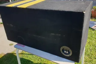Cajón Subwoofer 15" Negro y Amarillo