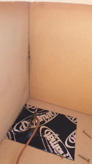 Cajón Subwoofer 15" Negro y Amarillo