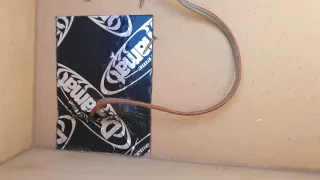 Cajón Subwoofer 15" Negro y Amarillo