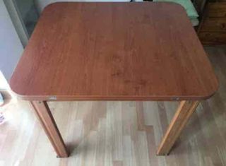 Mesa extensible de madera de comedor