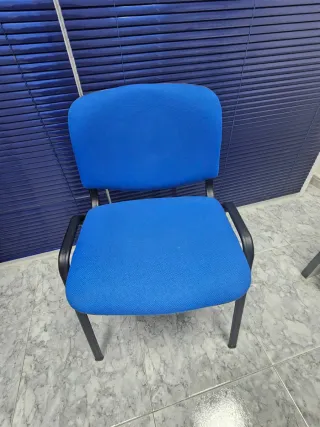 Silla de oficina azul y negra
